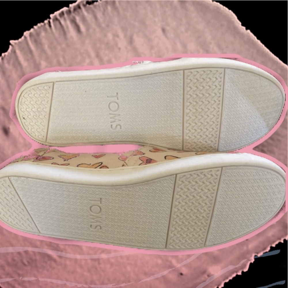 Toms Carpe Diem Valentine’s Hearts Size 5 Slip ons - Picture 2 of 4